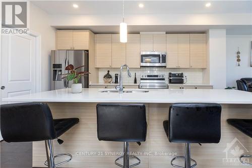 516 Enclave Lane, Clarence-Rockland, ON - Indoor Photo Showing Kitchen With Upgraded Kitchen