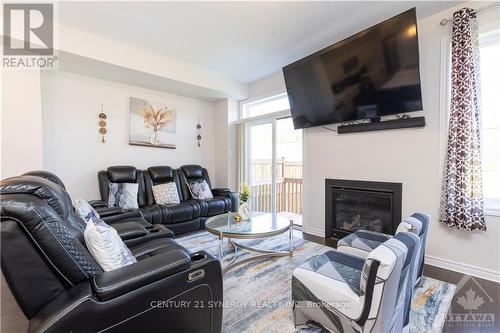 516 Enclave Lane, Clarence-Rockland, ON - Indoor Photo Showing Living Room With Fireplace