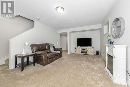 268 Argonaut Circle, Ottawa, ON - Indoor Photo Showing Living Room