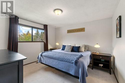 2501 Crestview Road, West Kelowna, BC - Indoor Photo Showing Bedroom