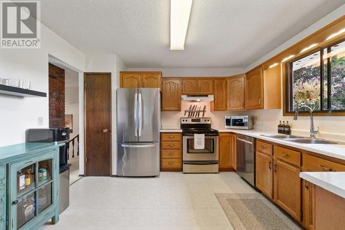 2501 Crestview Road, West Kelowna, BC - Indoor Photo Showing Kitchen With Double Sink