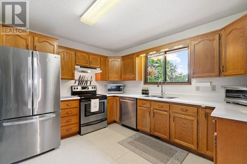 2501 Crestview Road, West Kelowna, BC - Indoor Photo Showing Kitchen With Double Sink