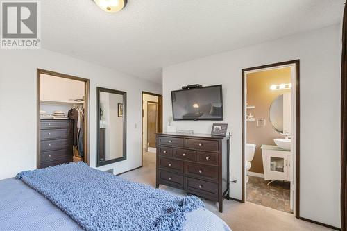 2501 Crestview Road, West Kelowna, BC - Indoor Photo Showing Bedroom