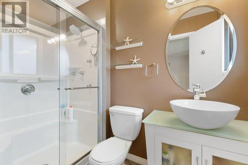 2501 Crestview Road, West Kelowna, BC - Indoor Photo Showing Bathroom