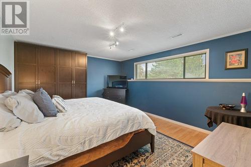 2501 Crestview Road, West Kelowna, BC - Indoor Photo Showing Bedroom