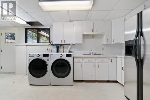 2501 Crestview Road, West Kelowna, BC - Indoor Photo Showing Laundry Room