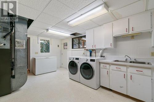 2501 Crestview Road, West Kelowna, BC - Indoor Photo Showing Laundry Room