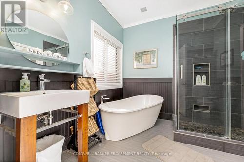 1 Nelles Street, Halton Hills, ON - Indoor Photo Showing Bathroom