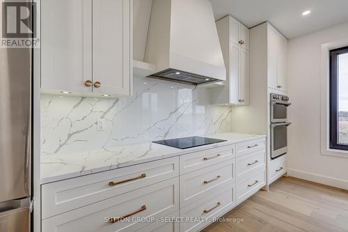 5 Sycamore Road, Southwold (Talbotville), ON - Indoor Photo Showing Kitchen