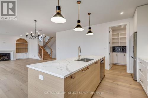 5 Sycamore Road, Southwold (Talbotville), ON - Indoor Photo Showing Kitchen With Fireplace With Upgraded Kitchen