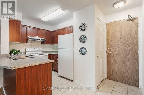 706 - 5508 Yonge Street, Toronto, ON - Indoor Photo Showing Kitchen With Double Sink