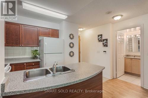 706 - 5508 Yonge Street, Toronto, ON - Indoor Photo Showing Kitchen With Double Sink