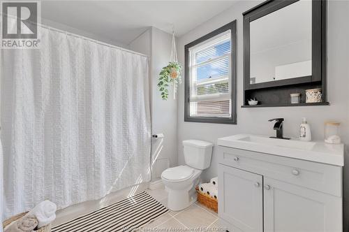 1574 Hall, Windsor, ON - Indoor Photo Showing Bathroom