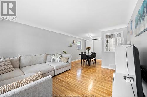 3279 Mckay, Windsor, ON - Indoor Photo Showing Living Room