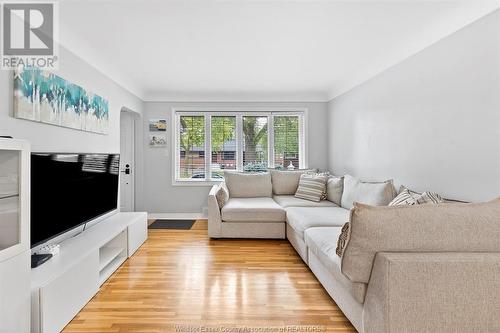 3279 Mckay, Windsor, ON - Indoor Photo Showing Living Room