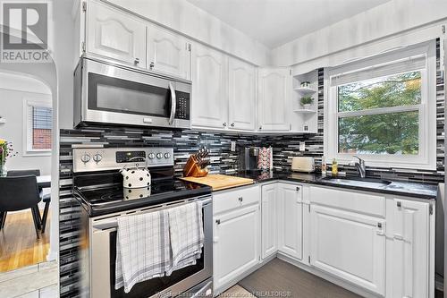 3279 Mckay, Windsor, ON - Indoor Photo Showing Kitchen