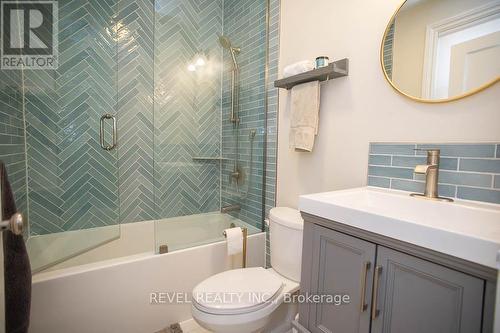 59 Lansdowne Avenue, Brantford, ON - Indoor Photo Showing Bathroom