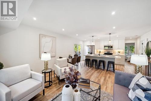 11 Campion Court, Georgina, ON - Indoor Photo Showing Living Room