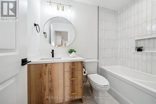 11 Campion Court, Georgina, ON - Indoor Photo Showing Bathroom