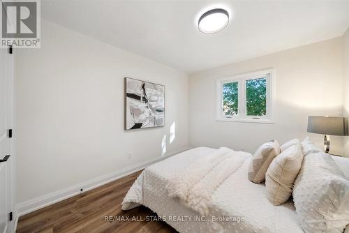 11 Campion Court, Georgina, ON - Indoor Photo Showing Bedroom