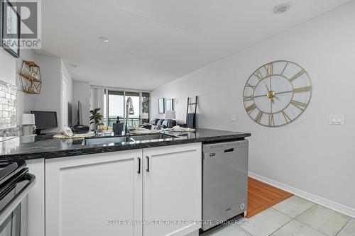 1201 - 350 Red Maple Road, Richmond Hill (Langstaff), ON - Indoor Photo Showing Kitchen With Double Sink