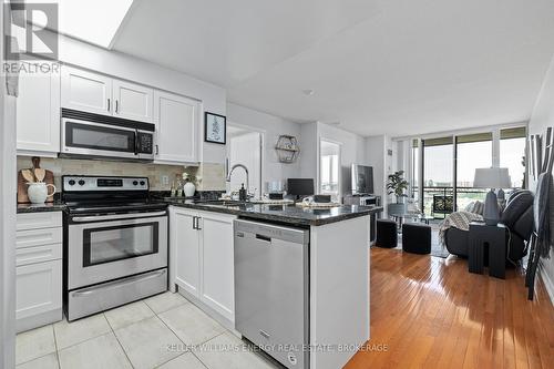 1201 - 350 Red Maple Road, Richmond Hill (Langstaff), ON - Indoor Photo Showing Kitchen With Stainless Steel Kitchen