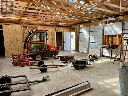 3251 41St Street, Osoyoos, BC - Indoor Photo Showing Garage