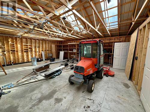 3251 41St Street, Osoyoos, BC - Indoor Photo Showing Garage