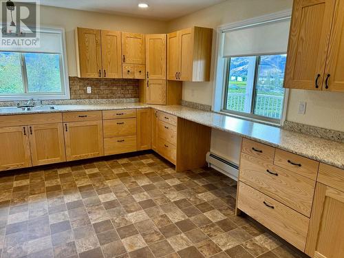 3251 41St Street, Osoyoos, BC - Indoor Photo Showing Kitchen