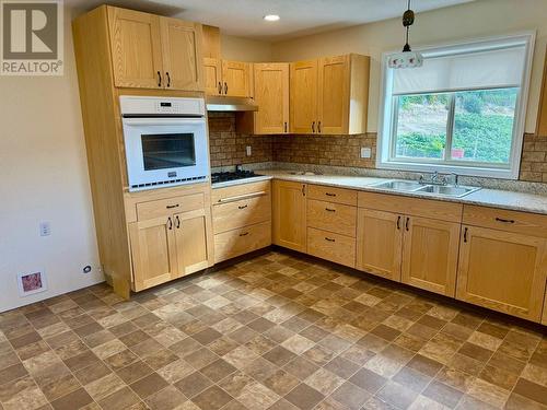 3251 41St Street, Osoyoos, BC - Indoor Photo Showing Kitchen With Double Sink