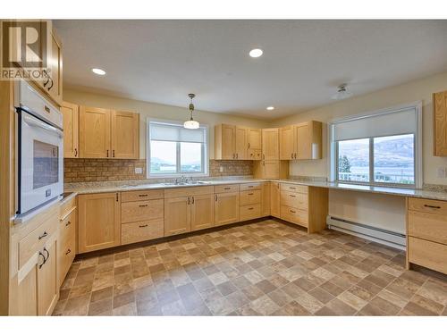 3251 41St Street, Osoyoos, BC - Indoor Photo Showing Kitchen