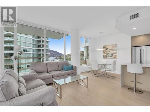 1191 Sunset Street Unit# 1905, Kelowna, BC - Indoor Photo Showing Living Room