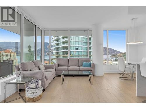 1191 Sunset Street Unit# 1905, Kelowna, BC - Indoor Photo Showing Living Room