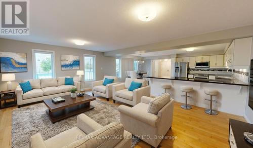 2053 Denview Avenue, London, ON - Indoor Photo Showing Living Room