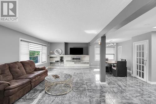 301 Reynolds Road, London, ON - Indoor Photo Showing Living Room