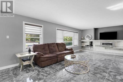 301 Reynolds Road, London, ON - Indoor Photo Showing Living Room