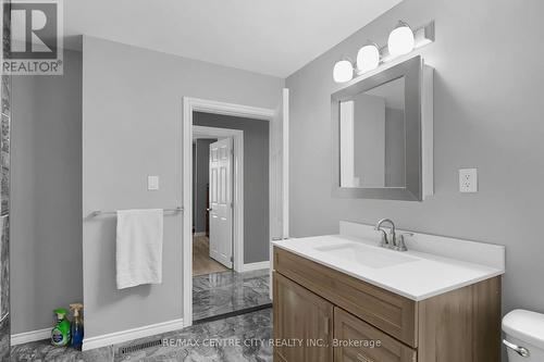 301 Reynolds Road, London, ON - Indoor Photo Showing Bathroom