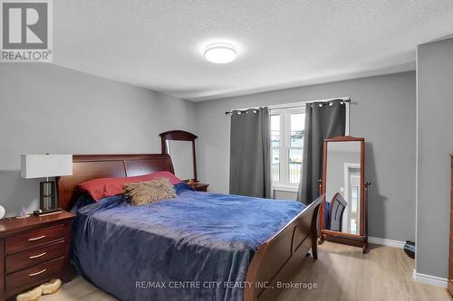 301 Reynolds Road, London, ON - Indoor Photo Showing Bedroom