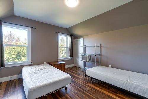 491 6 Street, Salmon Arm, BC - Indoor Photo Showing Bedroom