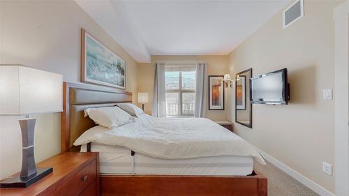 234-4200 Lakeshore Drive Drive, Osoyoos, BC - Indoor Photo Showing Bedroom