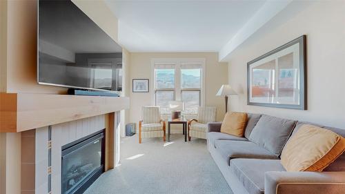 234-4200 Lakeshore Drive Drive, Osoyoos, BC - Indoor Photo Showing Living Room With Fireplace