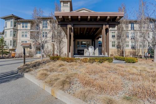 234-4200 Lakeshore Drive Drive, Osoyoos, BC - Outdoor With Facade