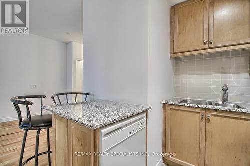 601 - 60 Byng Avenue, Toronto, ON - Indoor Photo Showing Kitchen