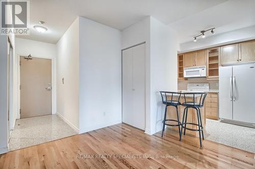 601 - 60 Byng Avenue, Toronto, ON - Indoor Photo Showing Kitchen