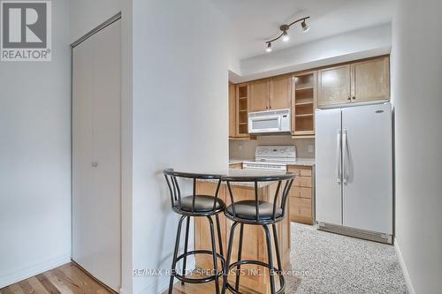 601 - 60 Byng Avenue, Toronto, ON - Indoor Photo Showing Kitchen