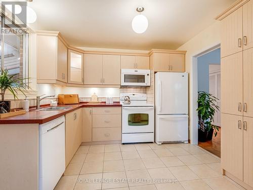 40 Dukinfield Crescent, Toronto, ON - Indoor Photo Showing Kitchen With Double Sink