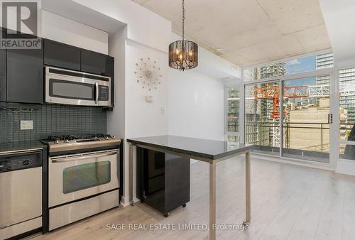 903 - 127 Queen Street E, Toronto, ON - Indoor Photo Showing Kitchen