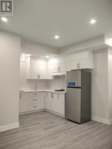 164 Tempel Street, Richmond Hill, ON - Indoor Photo Showing Kitchen