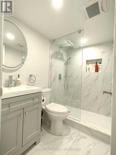 164 Tempel Street, Richmond Hill, ON - Indoor Photo Showing Bathroom