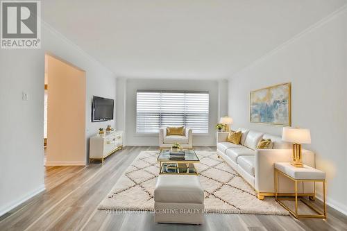 18 Valley Drive, Barrie, ON - Indoor Photo Showing Living Room